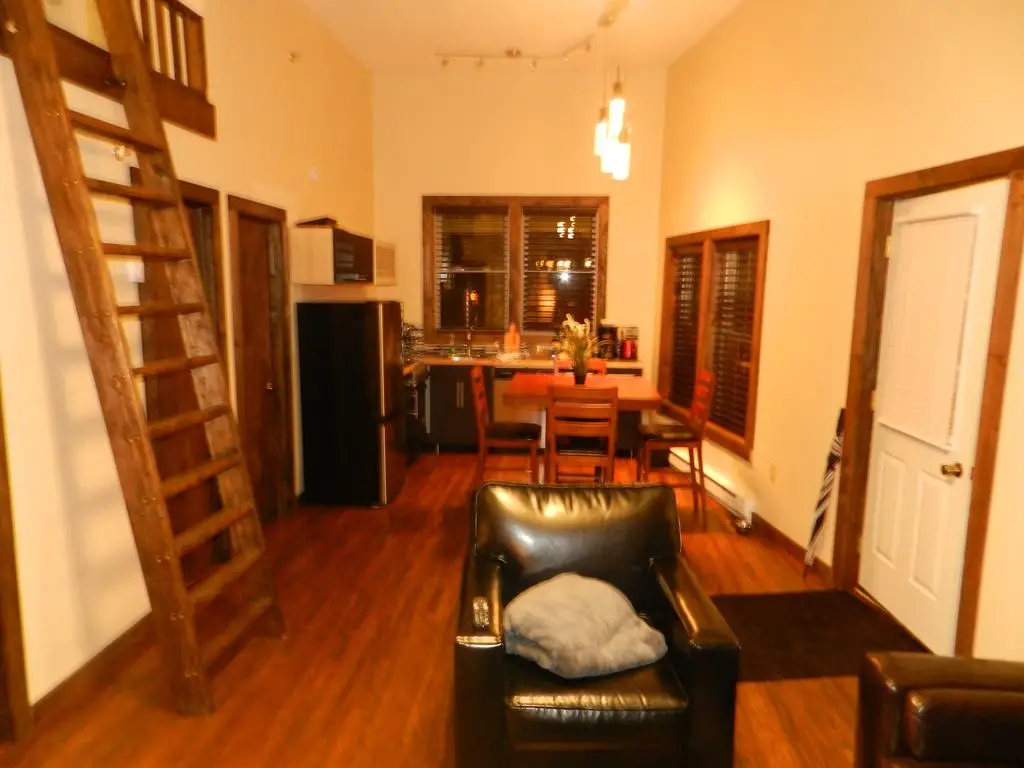 Downhill Lodge 8